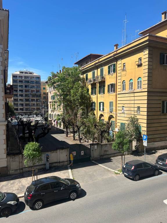 appartamento in vendita a Roma in zona Appio Latino