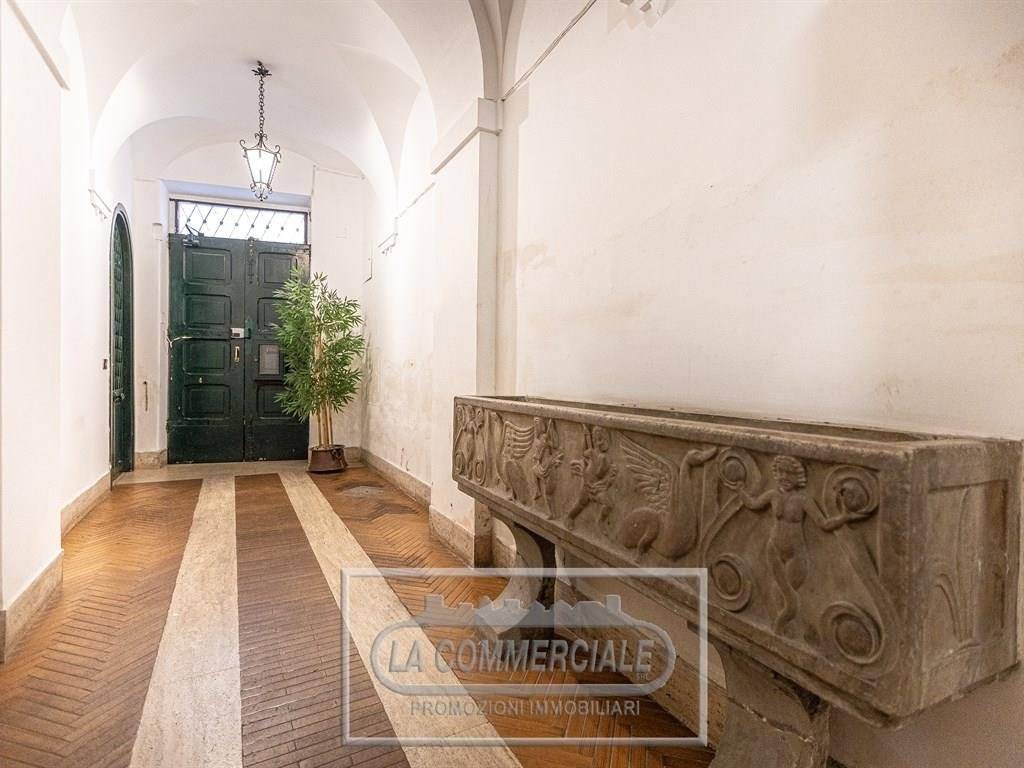 appartamento in vendita a Roma in zona Parione/Sant'Eustachio