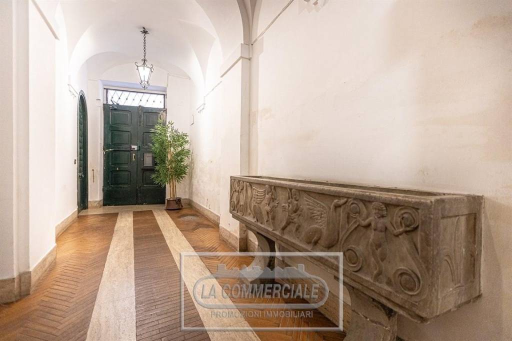 appartamento in vendita a Roma in zona Parione/Sant'Eustachio