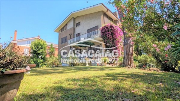 casa indipendente in vendita a Roma in zona Axa