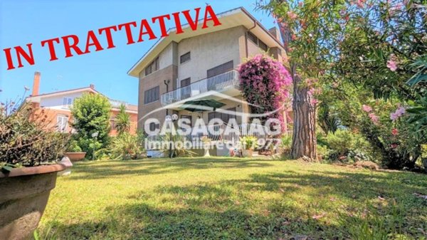 casa indipendente in vendita a Roma in zona Axa