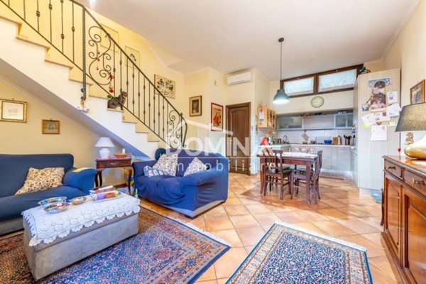 casa indipendente in vendita a Roma in zona Lunghezza