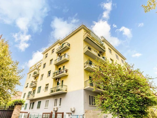 appartamento in vendita a Roma in zona Appio Latino