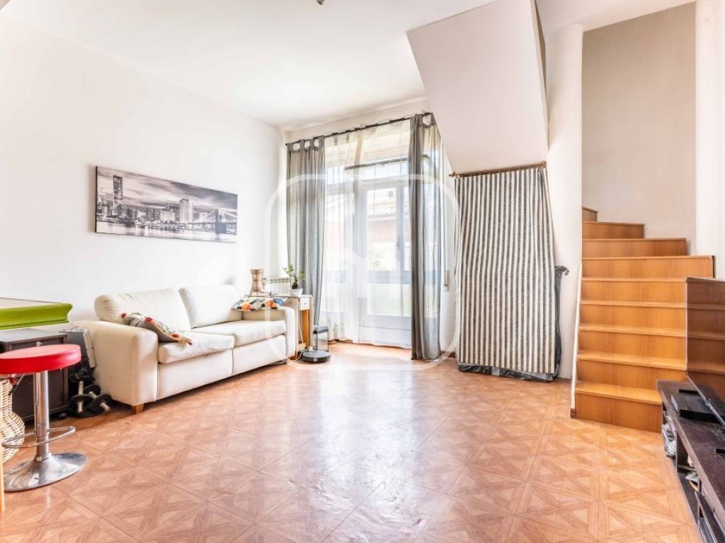 appartamento in vendita a Roma in zona Axa
