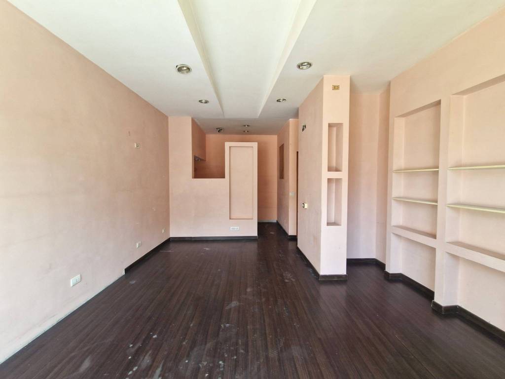 negozio in vendita a Roma in zona Monte Sacro/Talenti