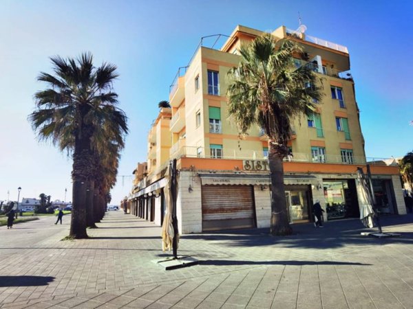 negozio in vendita a Roma in zona Ostia