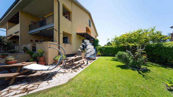 casa indipendente in vendita a Roma in zona Infernetto