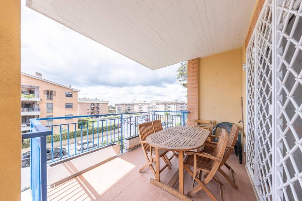appartamento in vendita a Roma in zona Castelverde