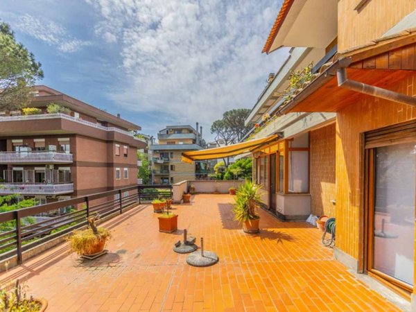 appartamento in vendita a Roma in zona Grottarossa