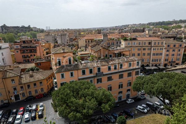 appartamento in vendita a Roma in zona Trastevere