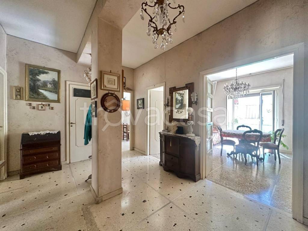 appartamento in vendita a Roma in zona Cinecittà