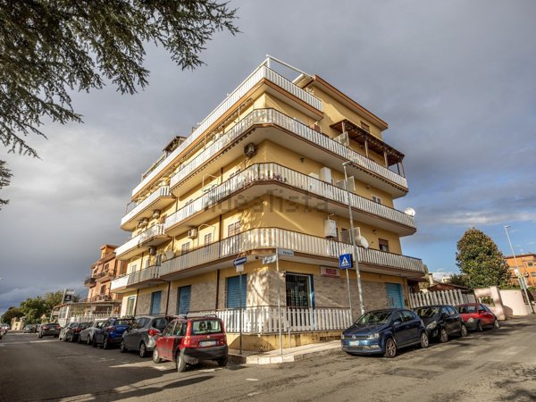 appartamento in vendita a Roma in zona Tor Bella Monaca