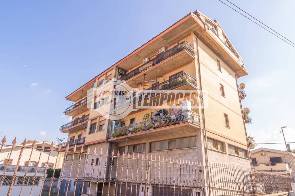 appartamento in vendita a Roma in zona Casal Morena