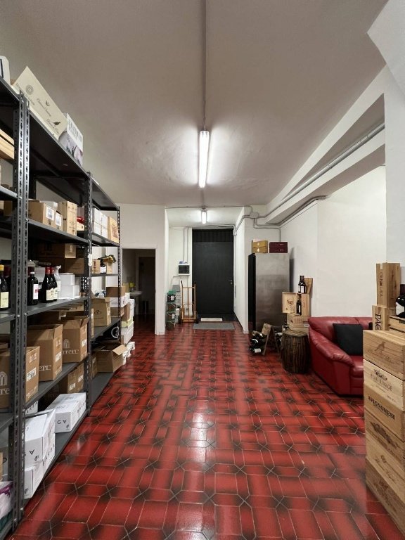 locale di sgombero in vendita a Roma in zona Tuscolano