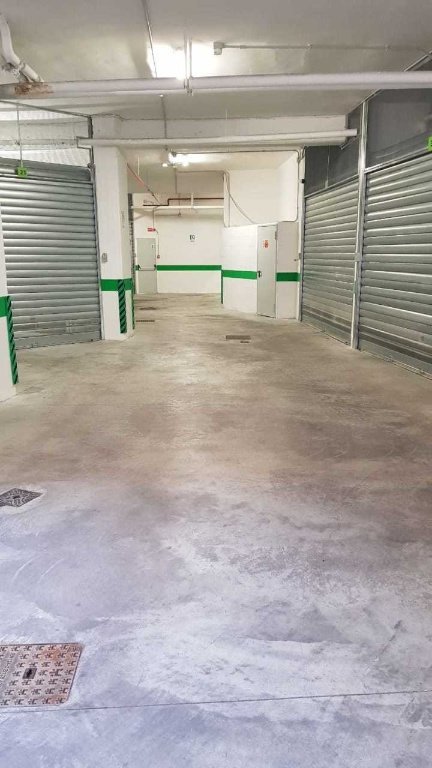 locale commerciale in vendita a Roma in zona Appio Latino