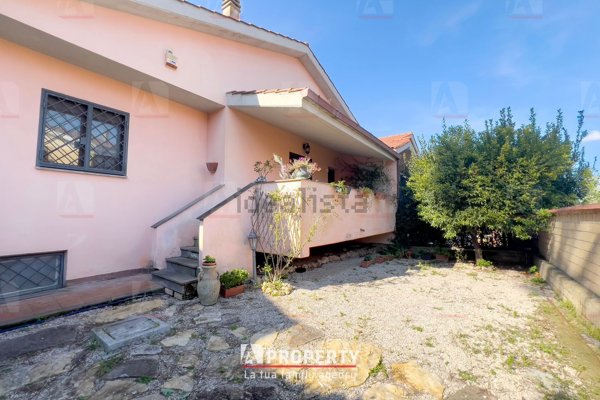 casa indipendente in vendita a Roma in zona Trigoria