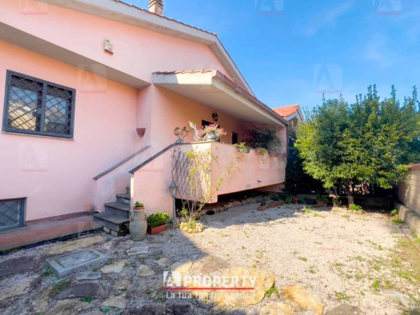 casa indipendente in vendita a Roma in zona Trigoria