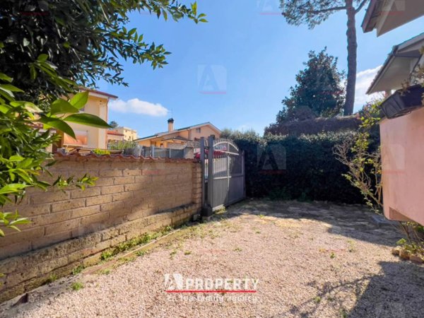 casa indipendente in vendita a Roma in zona Trigoria