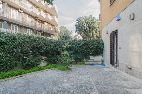 appartamento in vendita a Roma in zona Appio Latino