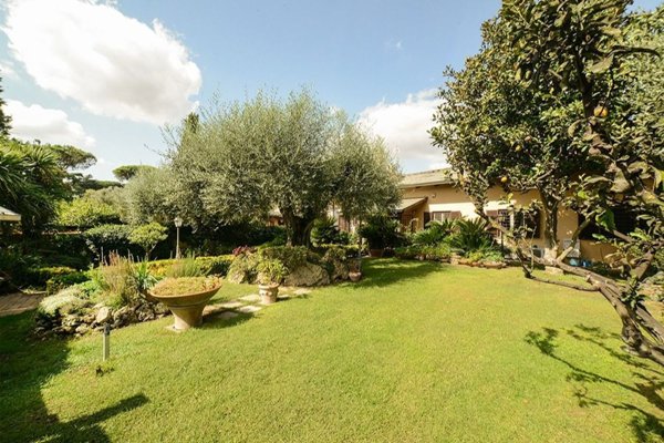 casa indipendente in vendita a Roma in zona Corviale