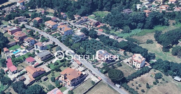 casa indipendente in vendita a Roma in zona Valle Santa