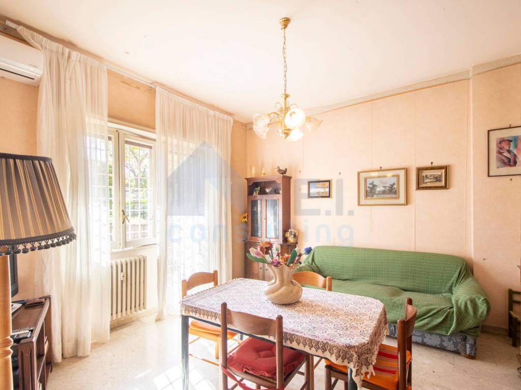 appartamento in vendita a Roma in zona Tomba di Nerone