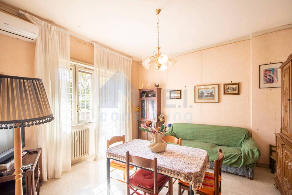 appartamento in vendita a Roma in zona Tomba di Nerone