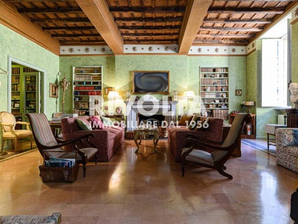 appartamento in vendita a Roma in zona Parione/Sant'Eustachio