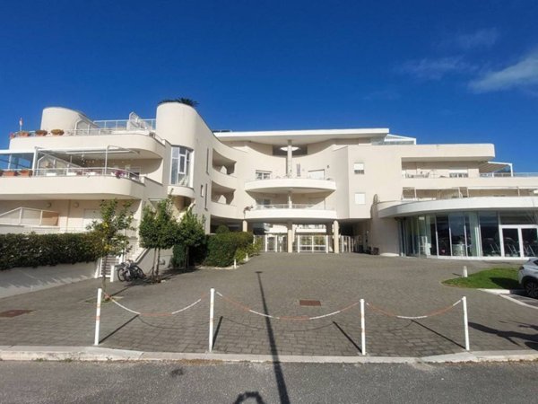appartamento in vendita a Roma in zona Valle Santa