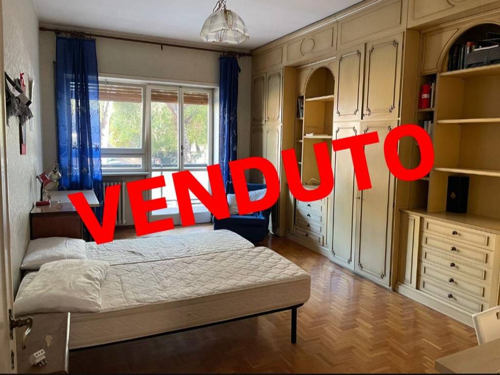 appartamento in vendita a Roma in zona Ostiense