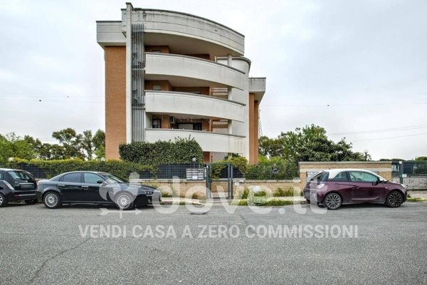 appartamento in vendita a Roma in zona Castelverde