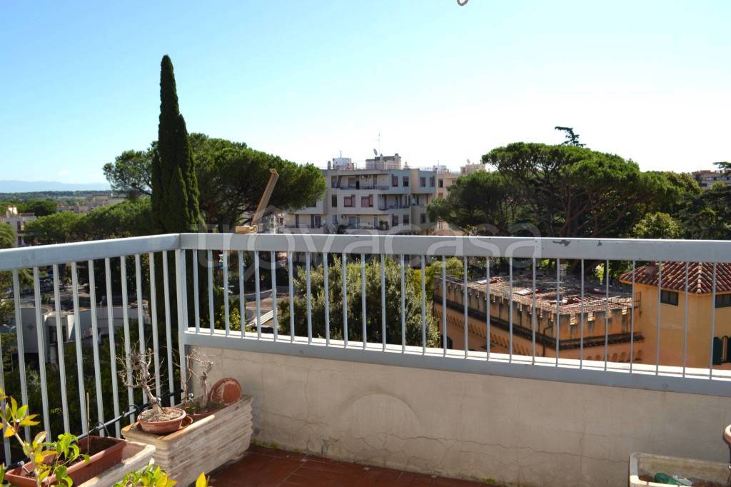 appartamento in vendita a Roma in zona Ardeatino