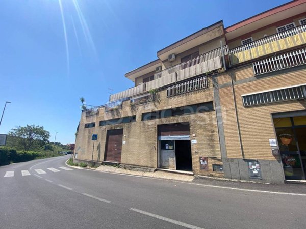 negozio in vendita a Roma in zona Casalotti