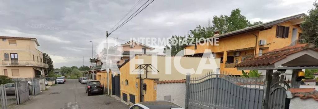 appartamento in vendita a Roma in zona Giardini di Corcolle