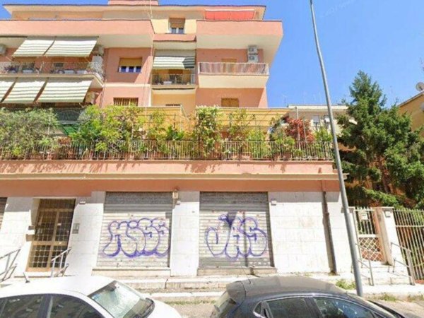 negozio in vendita a Roma in zona Prenestino-Centocelle