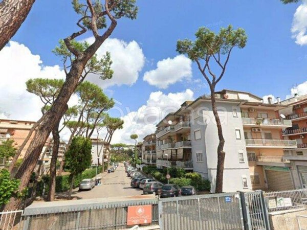 negozio in vendita a Roma in zona Casalotti