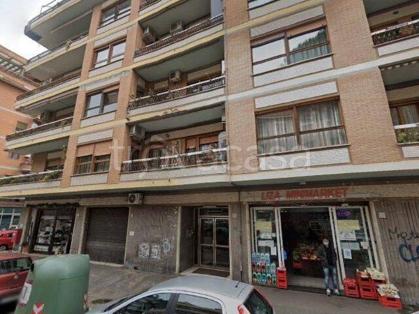 negozio in vendita a Roma in zona Ostia