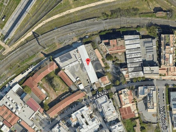 negozio in vendita a Roma in zona Tuscolano