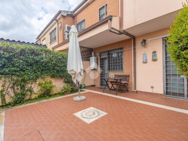 casa indipendente in vendita a Roma