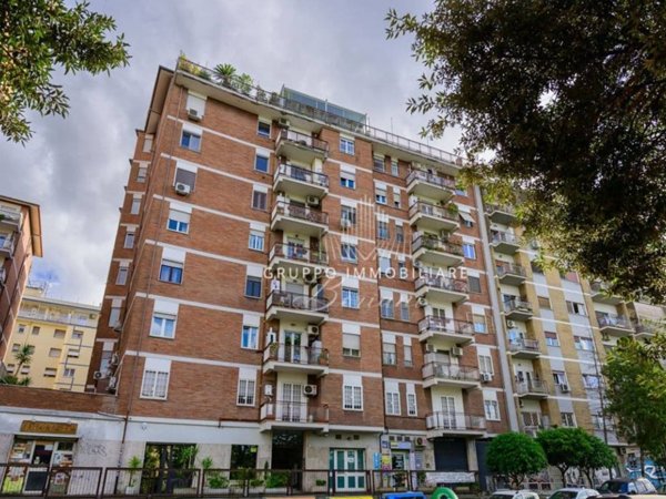 appartamento in vendita a Roma in zona Ostiense