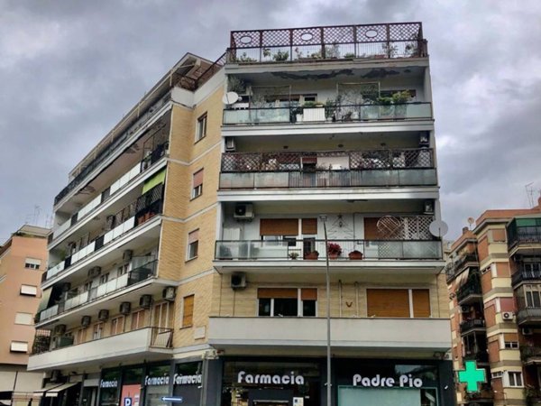 locale commerciale in vendita a Roma in zona Gianicolense