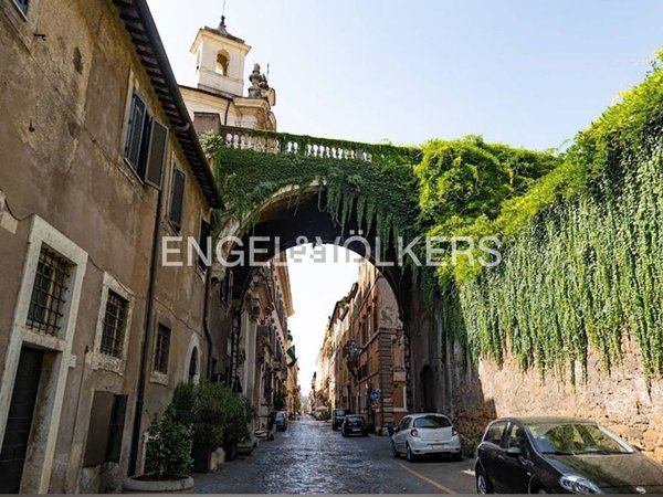 appartamento in vendita a Roma in zona Rione di Ponte
