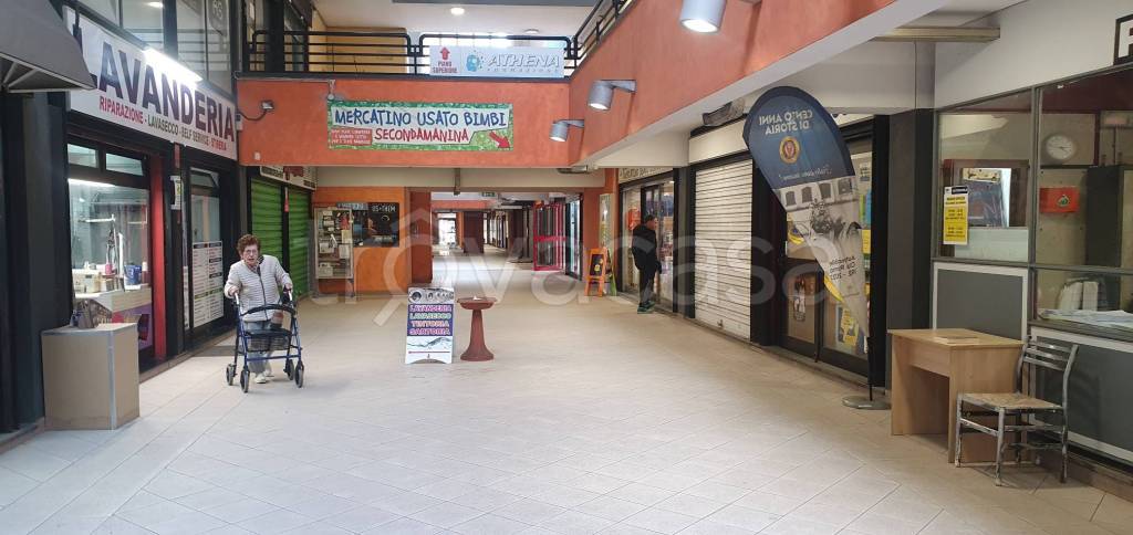 negozio in vendita a Roma in zona Spinaceto