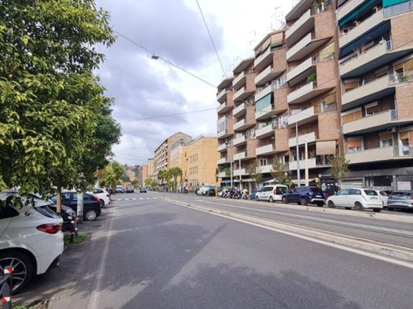 negozio in vendita a Roma in zona Trastevere