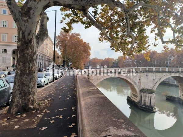 appartamento in vendita a Roma in zona Rione Regola