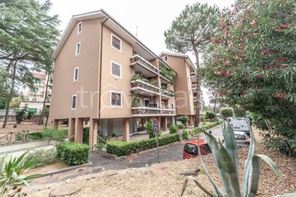 appartamento in vendita a Roma in zona Corviale