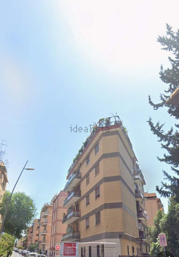 appartamento in vendita a Roma in zona Ostiense