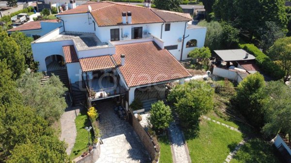 casa indipendente in vendita a Roma in zona Casal Monastero