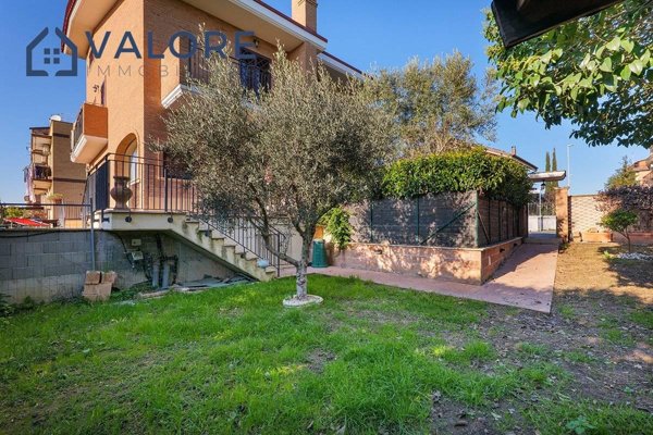 casa indipendente in vendita a Roma in zona Cinquina