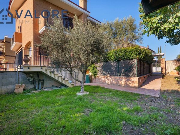 casa indipendente in vendita a Roma in zona Cinquina